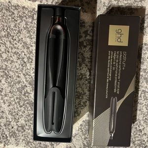 Brand New GHD Platinum + flat iron